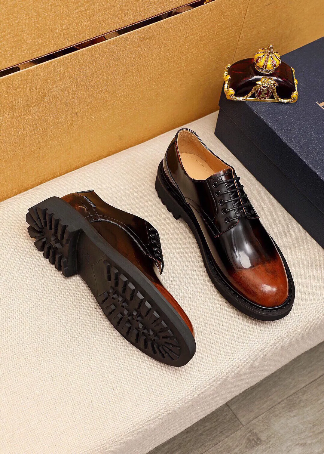 Men's shoes 💰580💐 Product trademark: Dior "Dior" business leather shoes Regular size: 39-44 (38.45🉑️customized) Product materials: Selected Italian imported first-layer open-edge beaded cowhide upper, imported water-dyed 🐂 cowhide lining. Strong three-dimensional visual effect, original outsole Color: 3 colors optional